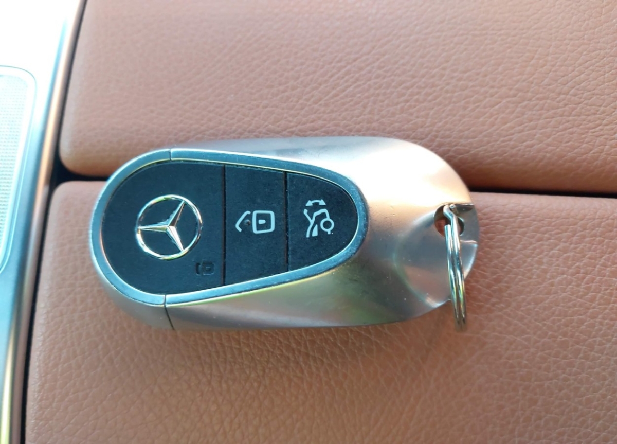 43672440_011.jpg