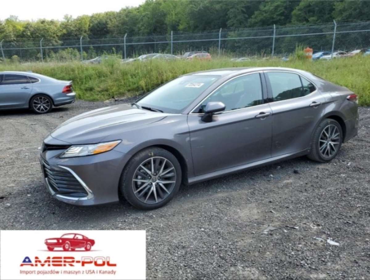 2023 TOYOTA CAMRY XLE