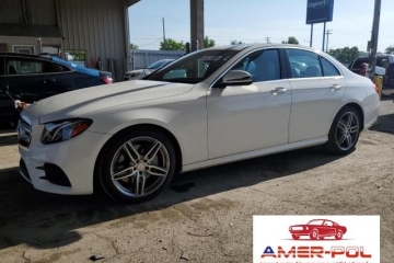 Mercedes-Benz E-Class 300 Luxury 4MATIC Sedan