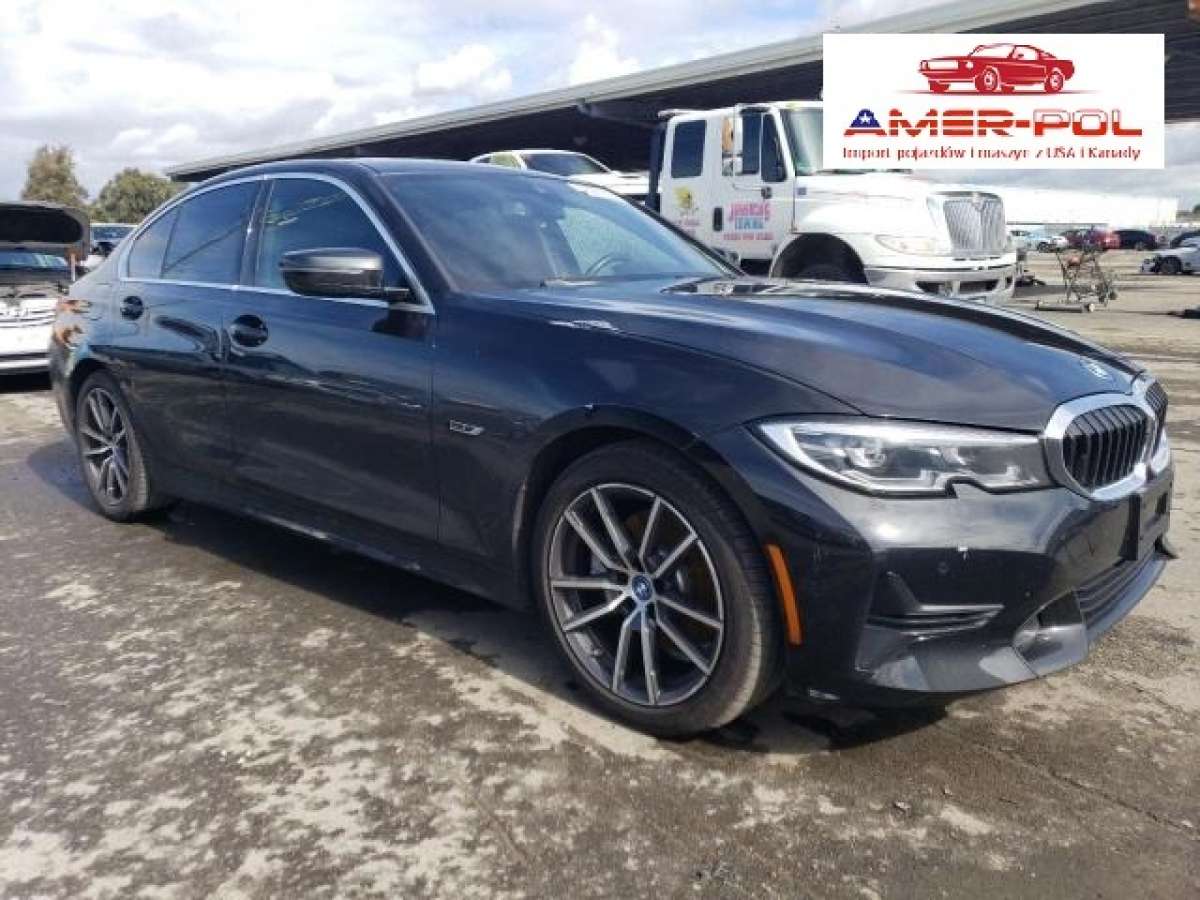 BMW 3 Series 330e, od ubezpieczalni