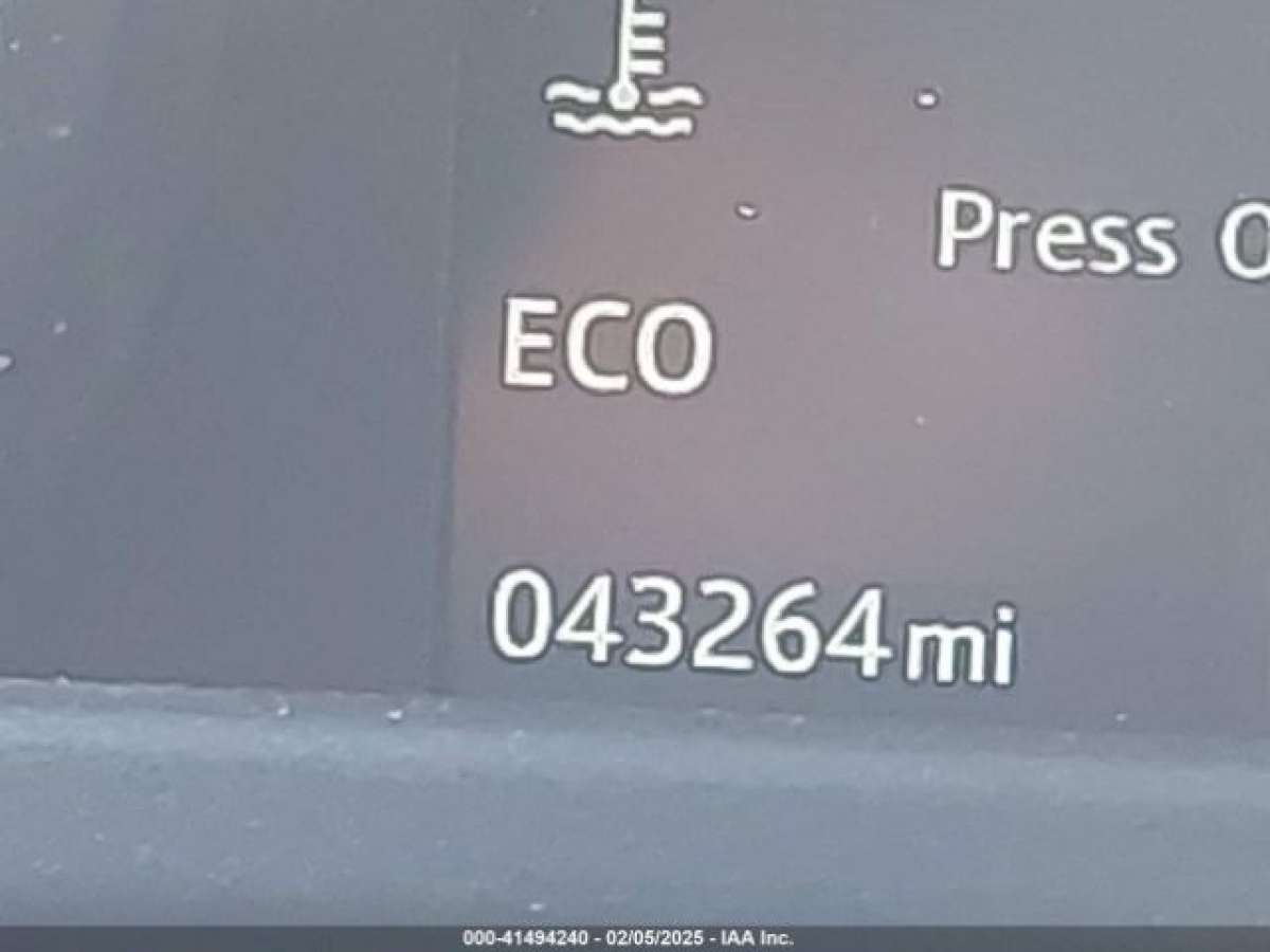 41494240_15_I.jpeg