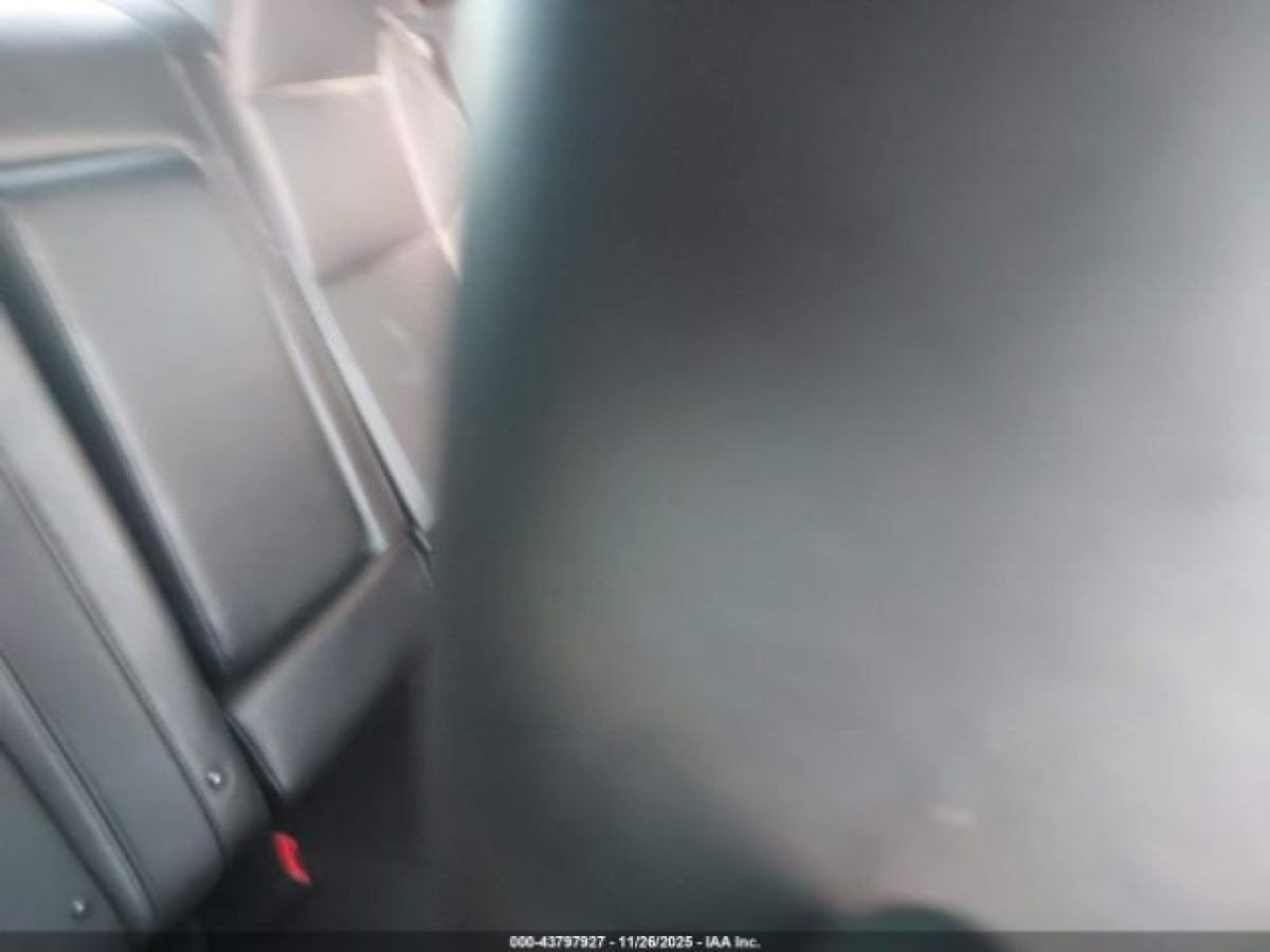 43797927_8_I.jpeg
