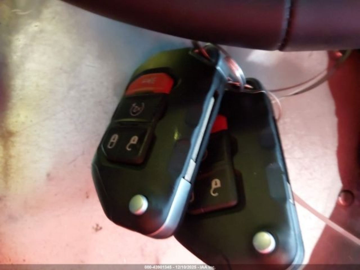 43901345_11_I.jpeg